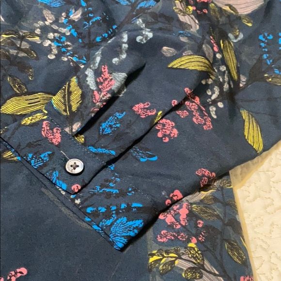 3/$25 Banana Republic floral blouse - Picture 5 of 8